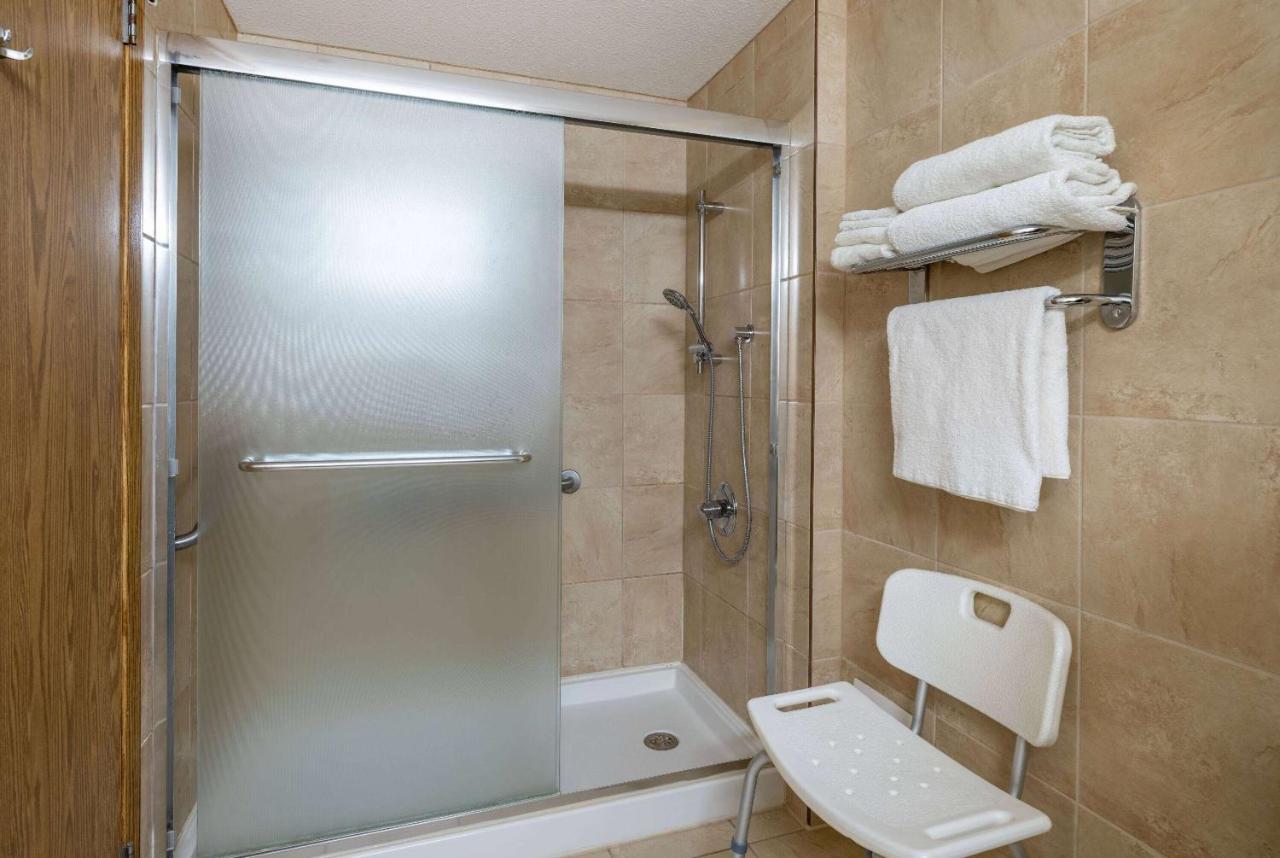 Super 8 By Wyndham Edmonton International Airport Hotel Leduc Exterior foto